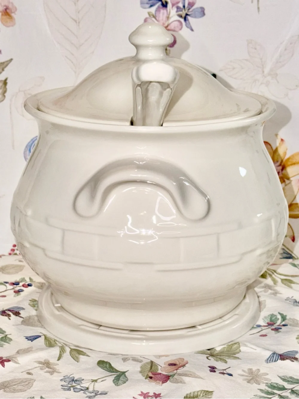 Longaberger Vintage Ceramic Soup Tureen Set